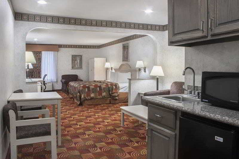 Americas Best Value Inn & Suites Bastrop Экстерьер фото