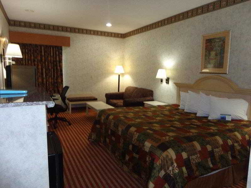 Americas Best Value Inn & Suites Bastrop Экстерьер фото