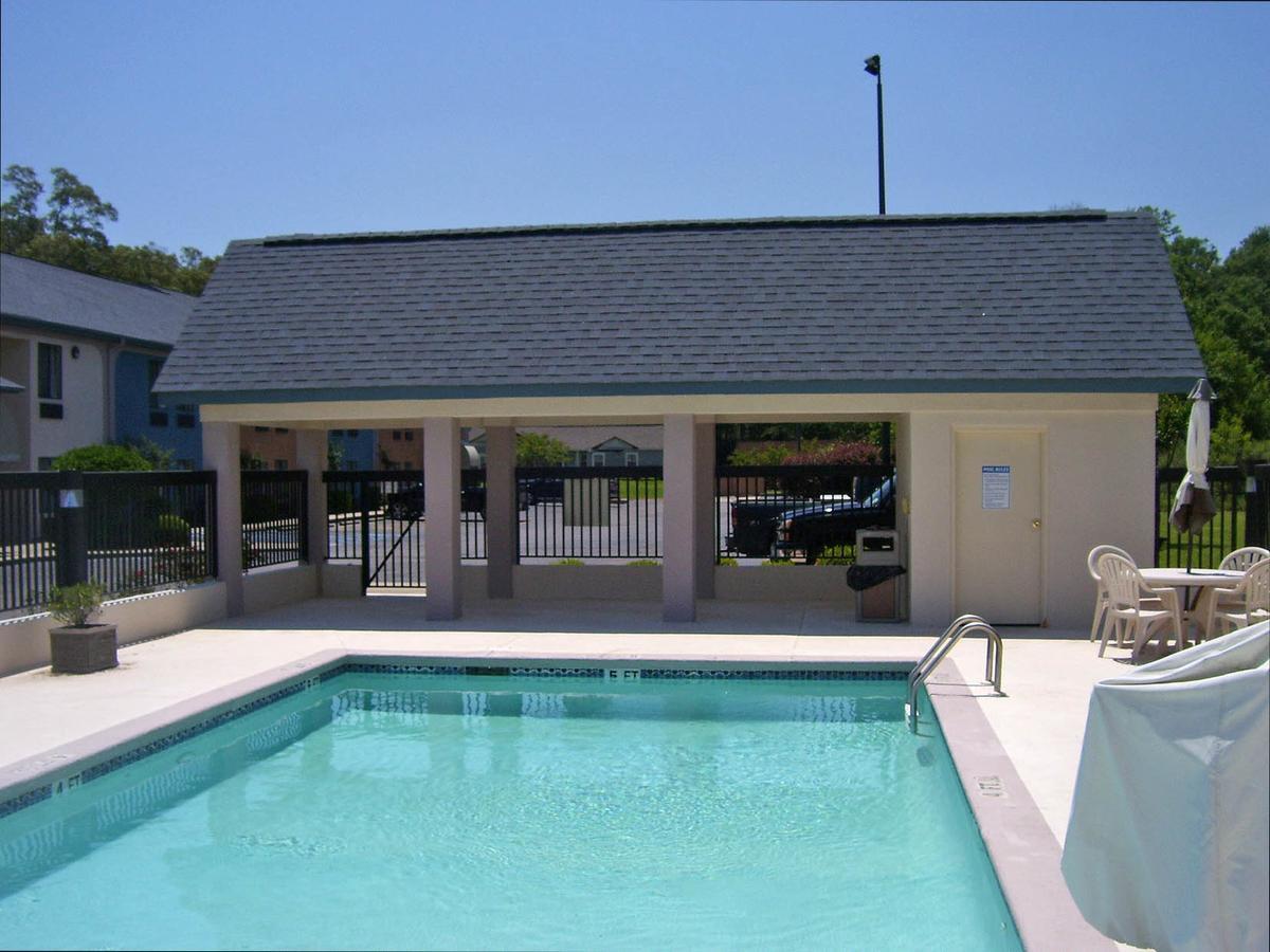 Americas Best Value Inn & Suites Bastrop Экстерьер фото