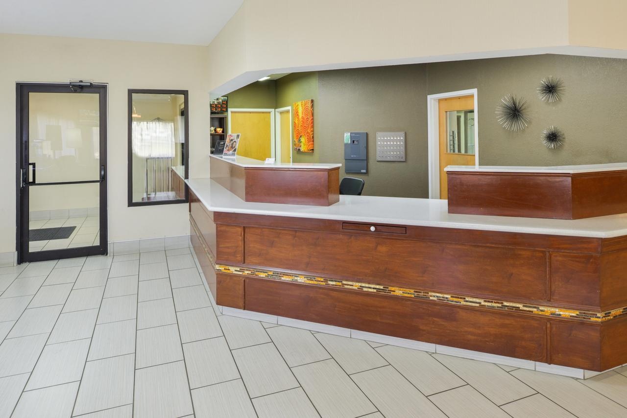 Americas Best Value Inn & Suites Bastrop Экстерьер фото