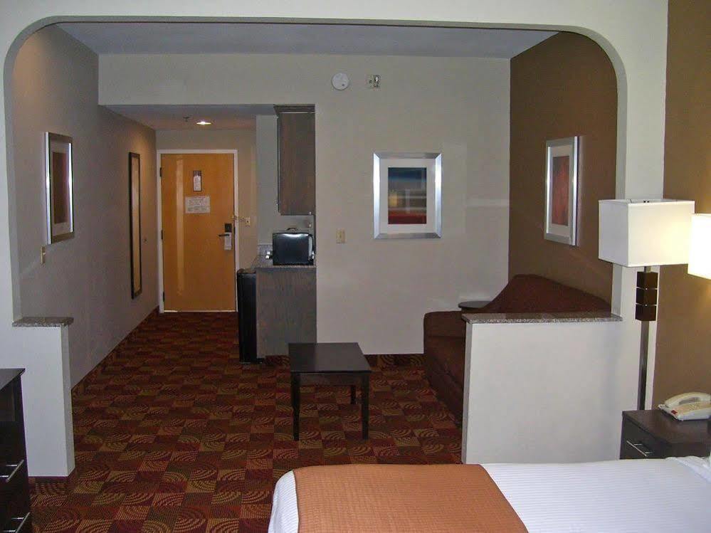 Americas Best Value Inn & Suites Bastrop Экстерьер фото