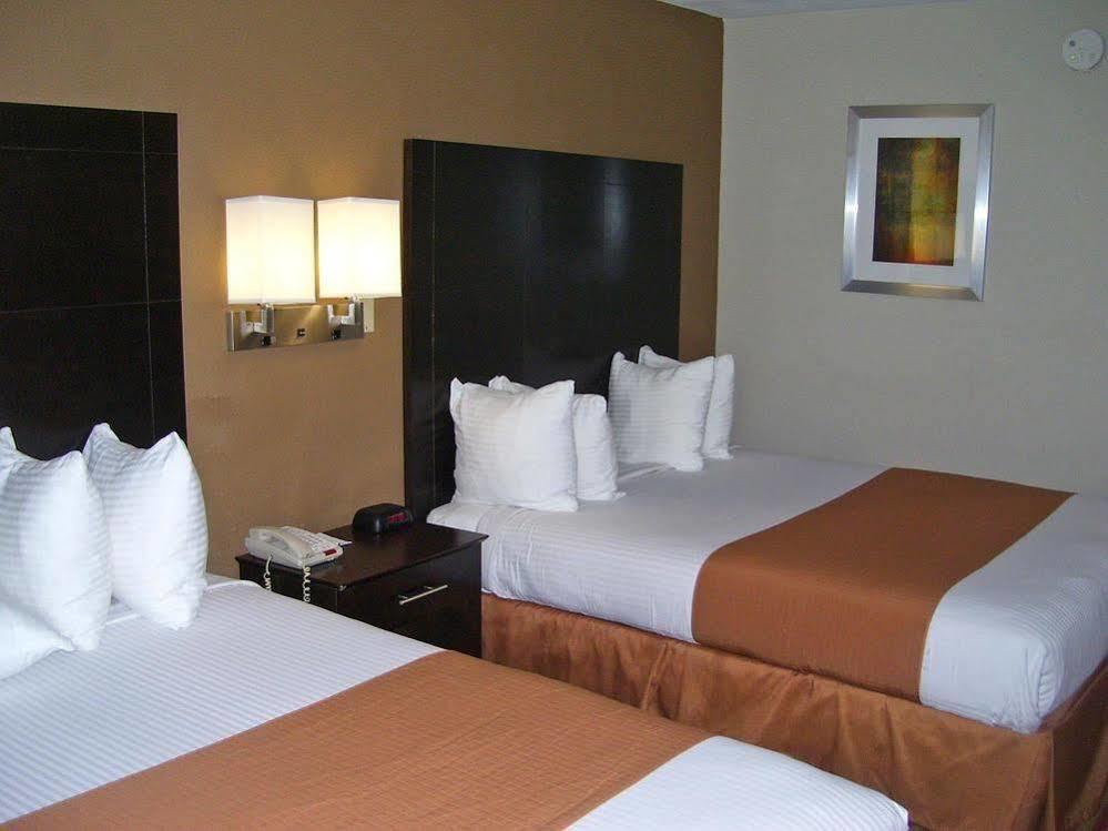 Americas Best Value Inn & Suites Bastrop Экстерьер фото