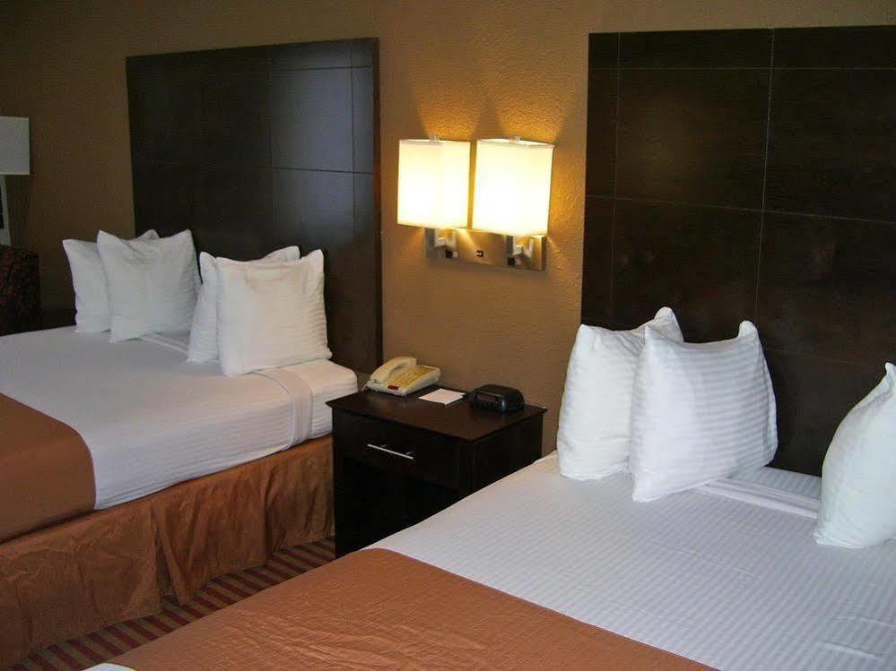 Americas Best Value Inn & Suites Bastrop Экстерьер фото